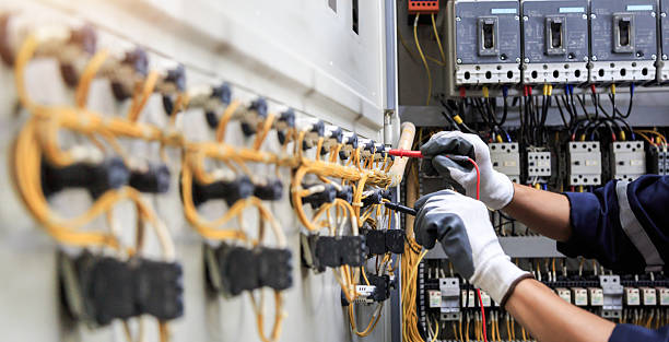 Professional Electrician technician working in Carrollton, MO